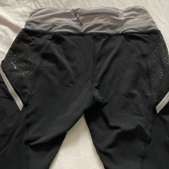 3/4 black Lululemon running leggings - Picture 5 of 5